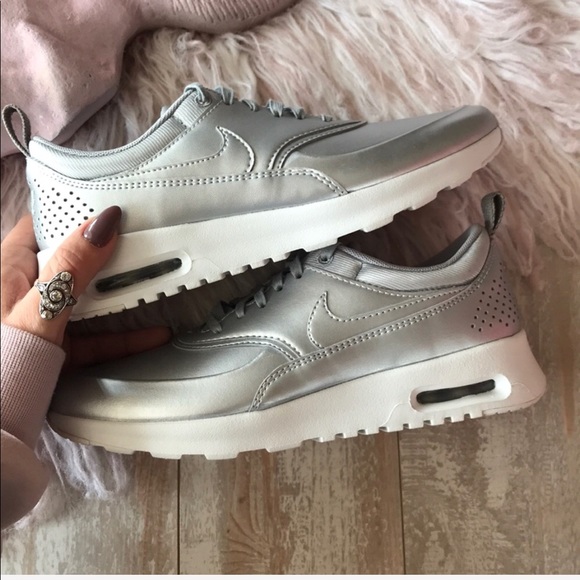 nike air max thea se metallic silver